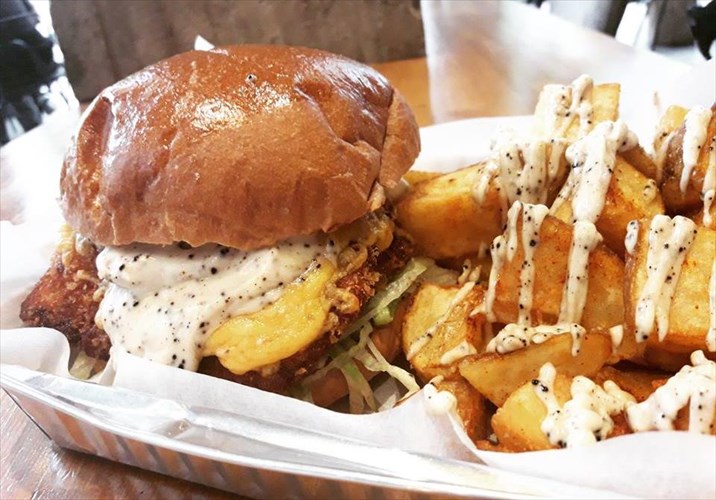 to-flamingo-ginetai-street-gia-duo-meres