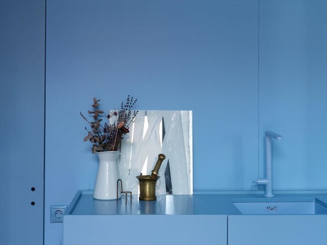 monoxromatiko-ntizain-uparxoun-mustika