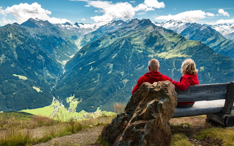 poso-taksideuei-kai-ksodeuei-i-triti-ilikia-triti-ilikia