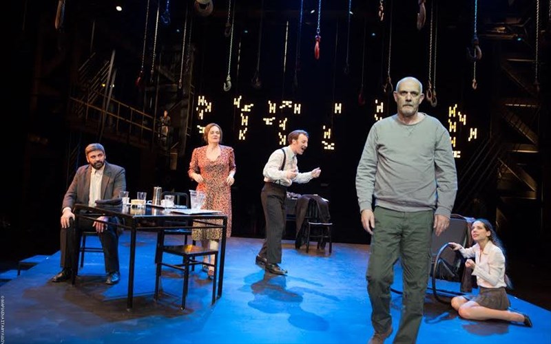 poies-parastaseis-tou-ethnikou-rixnoun-aulaia-kai-poies-sunexizoun