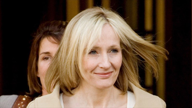 h-suggrafiki-enilikiosi-tis-tz-k-rooulingk