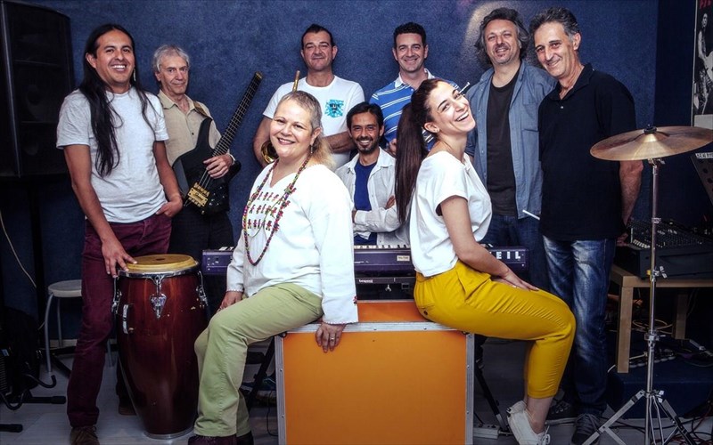 oi-apurimac-kai-i-mariza-rizou-stinoun-ena-megalo-latin-partu-ston-kipo-tis-peiraios-260-mariza-rizou-stinoun-ena-megalo-latin-partu-ston-kipo-tis-peiraios-260