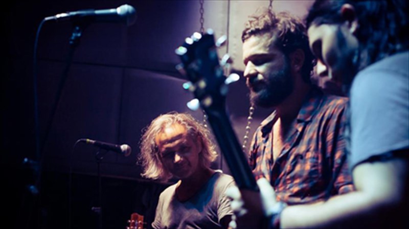 o-xristos-thibaios-me-allo-mati