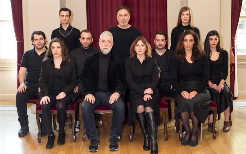 to-dimotiko-theatro-peiraia-me-tin-auli-ton-thaumaton-stis-fulakes-korudallou