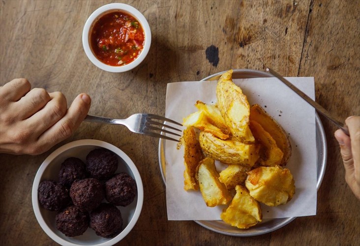 i-taverna-tou-bios-tin-kanei-taratsa