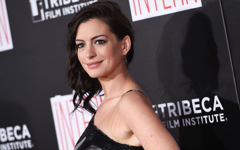 anne-hathaway-exo-niosei-ntropi-kai-tapeinosi