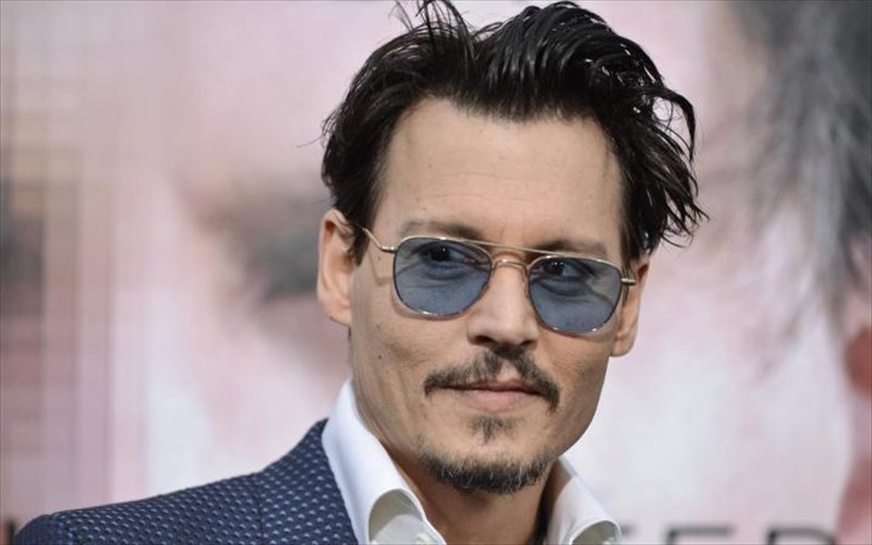 ti-trexei-me-tin-ugeia-tou-Johnny-depp