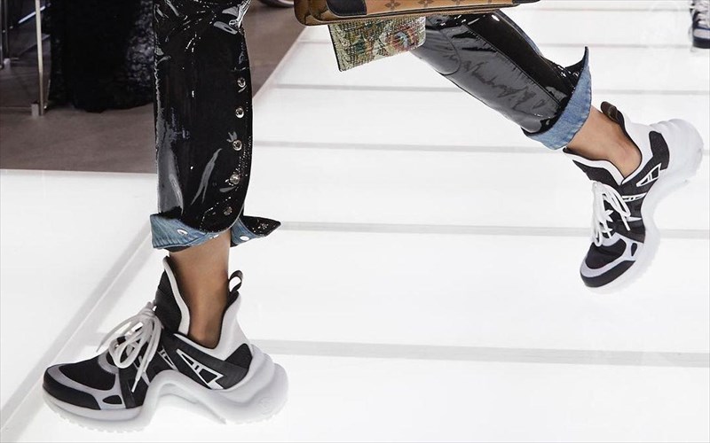 otan-oi-megaluteroi-oikoi-sxediazoun-spor-papoutsia