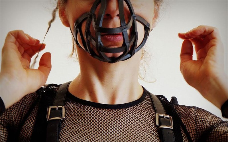 blindfold-i-nuxta-tou-kunigiou-se-panellinia-proti-apo-to-theama