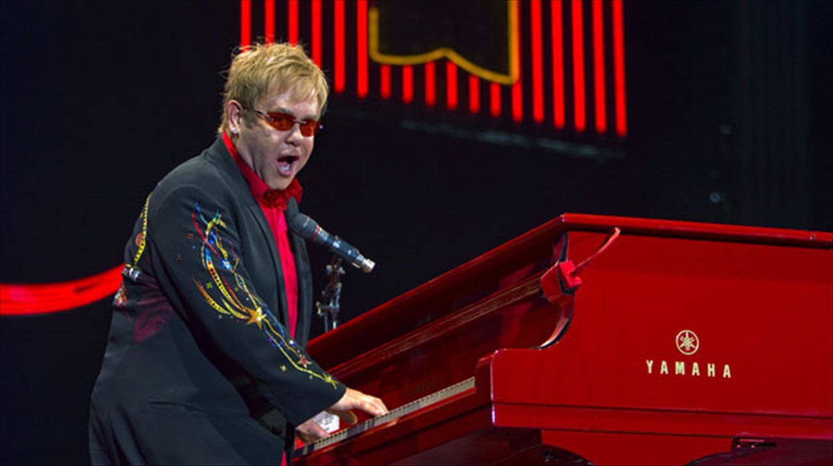 spatales-tis-italikis-kubernisis-gia-ton-elton-John