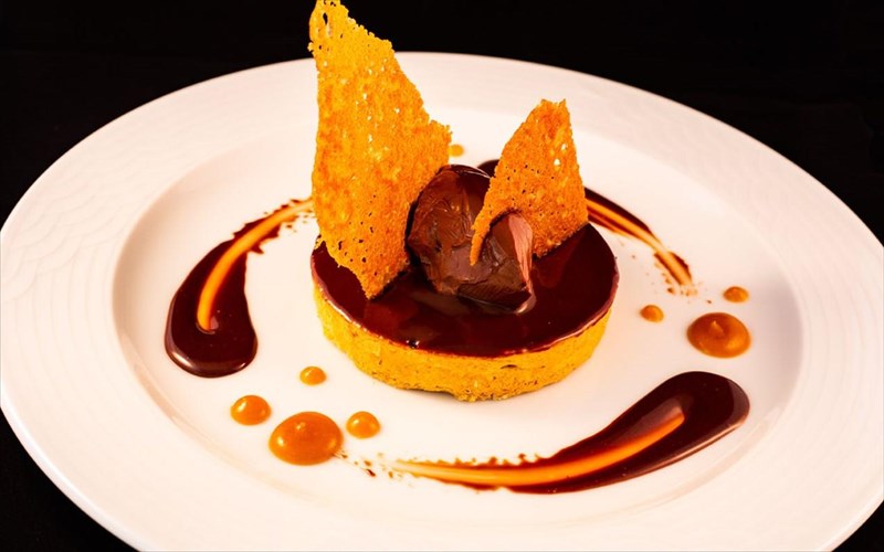 o-pastry-chef-richard-phelion-glukainei-tin-oikogeneia-tou-deipnosofistirion