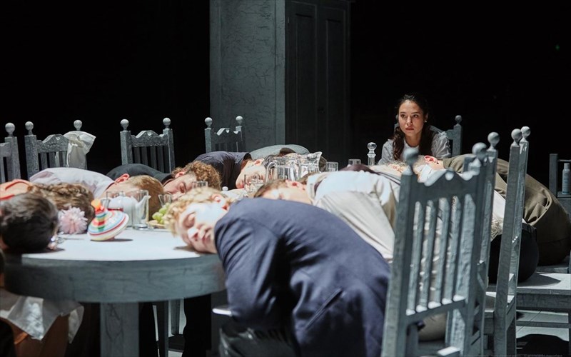 oi-treis-adelfes-tou-tsexof-sti-noimatiki-glossa