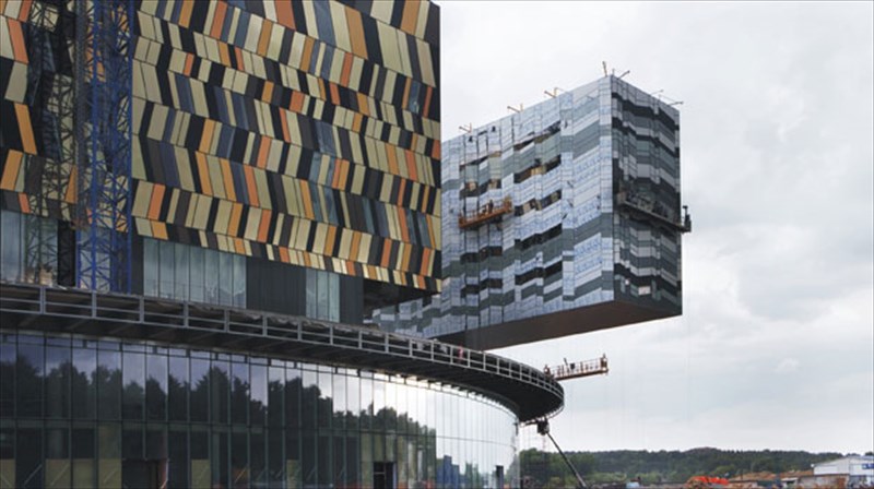 enas-monternos-arxitektonas-sto-megaron-plus