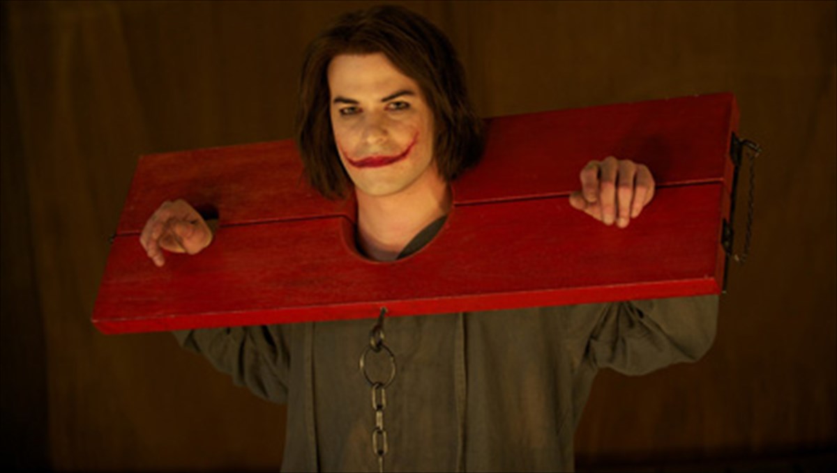 o-anthropos-pou-gela-enantia-stin-koinoniki-adikia