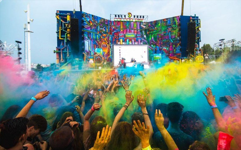 kerdiste-proskliseis-gia-to-colour-day-festival-pou-tha-kanei-poluxromi-tin-athina