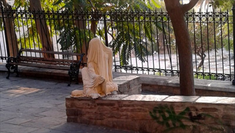 i-panspermia-mias-idiaiteris-astikis-texnis