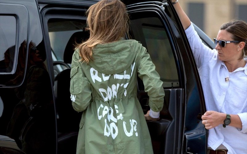 poso-poulaei-to-tzaket-tis-melania-trump