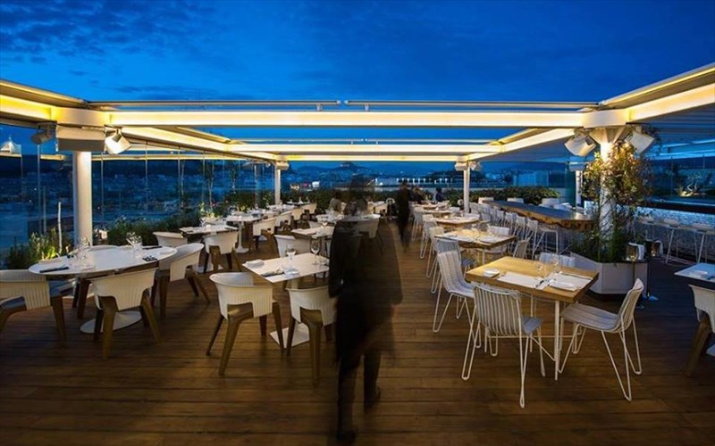 pame-gia-fagito-stis-omorfes-taratses-tis-athinas