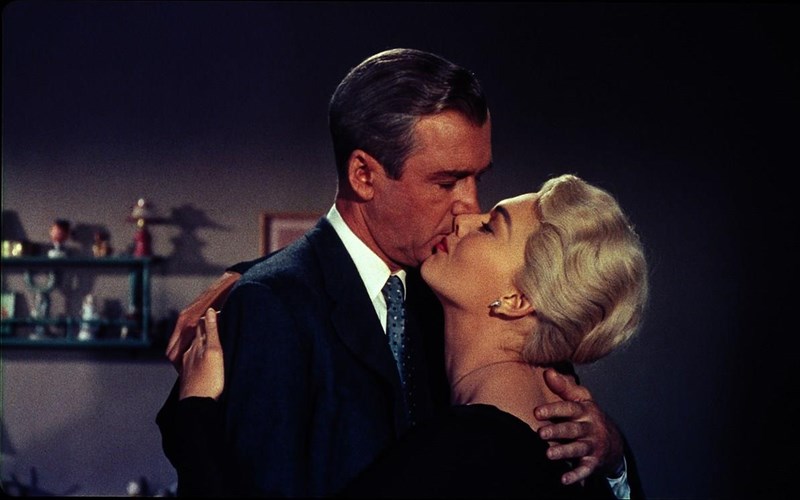 sinefil-iliggos-sto-cine-anesis-therinos-apo-ti-stegi