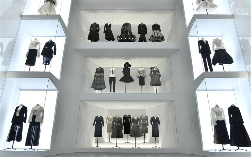 dior-tora-kai-sto-londino