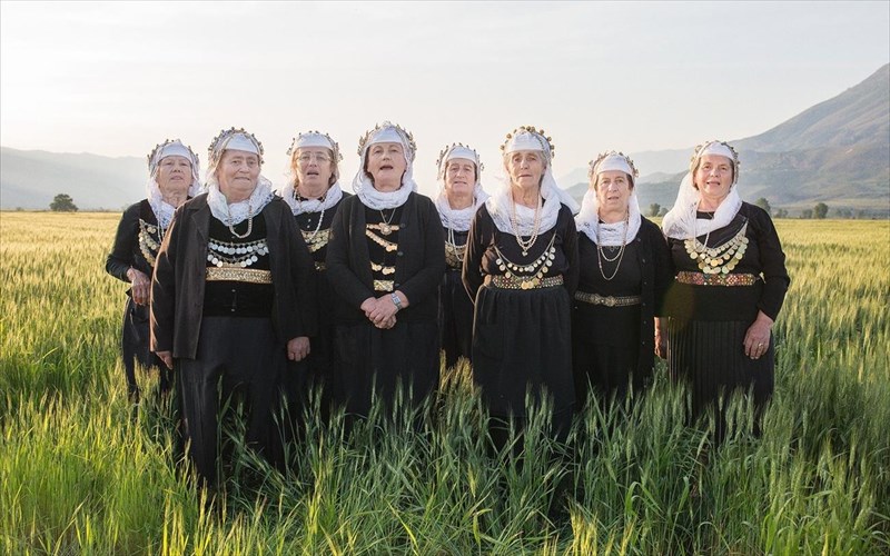 ilikiomenes-ipeirotisses-umnoun-tin-esoteriki-gunaikeia-dunami