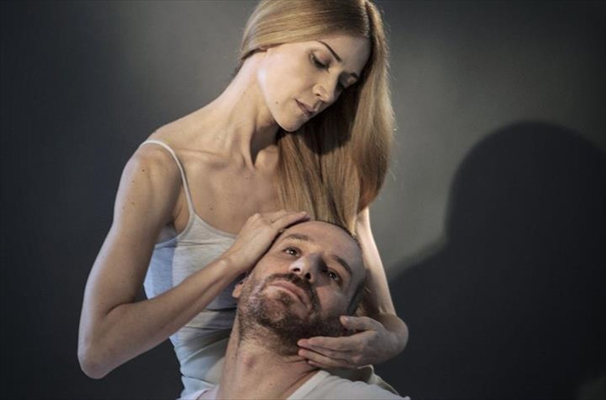 ena-feggari-gia-tous-kataramenous