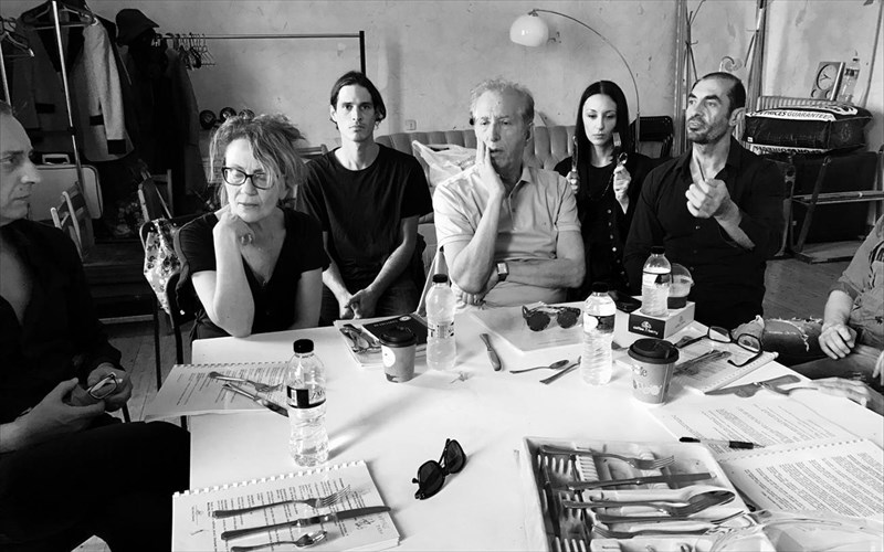 enas-aggelos-eksolothreutis-stin-peiraios-260