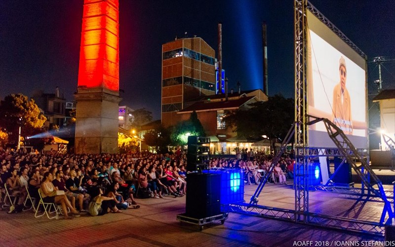 oi-nuxtes-premieras-epistrefoun-gia-ena-kinimatografiko-fthinoporo-stin-poli