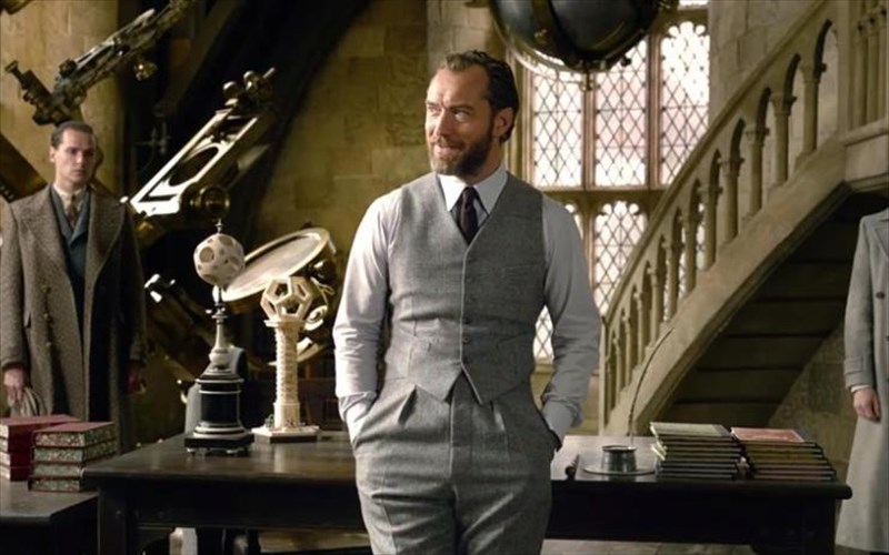 o-Jude-law-mila-gia-ti-seksoualikotita-tou-ntamplntor-sto-fantastika-zoa-2