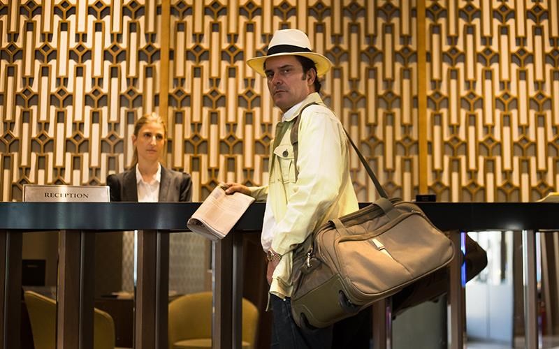 o-gerasimos-mixelis-kleinei-domatio-sto-hotel-marina