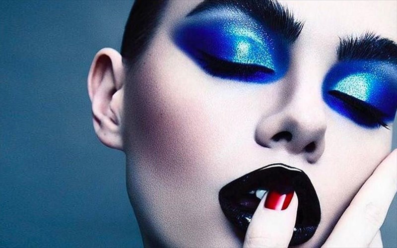 poia-einai-i-pat-mcgrath-me-ta-xrusa-xeria-pou-metamorfonei-tous-celebrities-pat-mcgrath-me-ta-xrusa-xeria-pou-metamorfonei-tous-celebrities