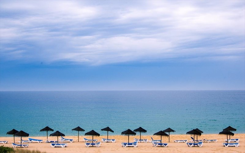 diakopes-ton-augousto-sto-eksoteriko-pente-meri-makria-apo-ta-plithi