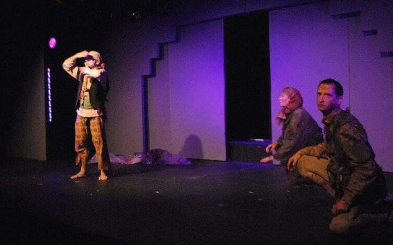 trashmans-dilemma-sto-apo-mixanis-theatro