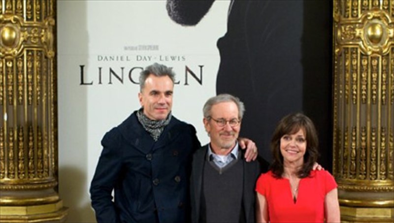daniel-day-lewis-paraligo-na-min-paiksei-stin-tainia-lincoln