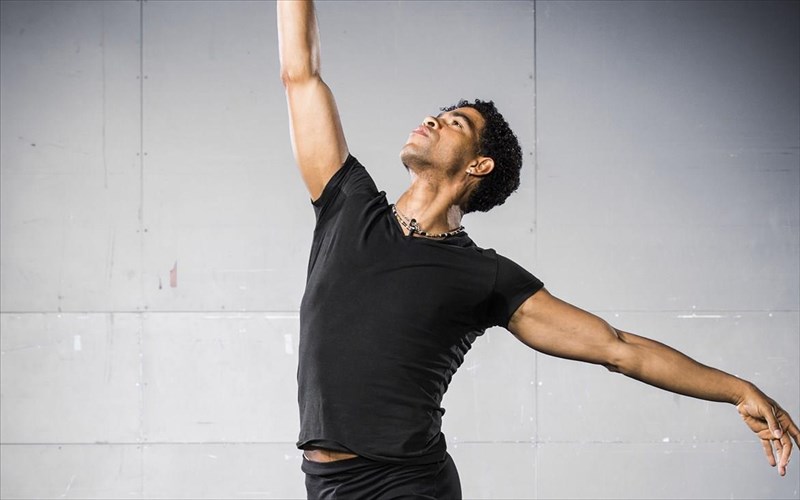 o-koubanos-xoreutis-karlos-akosta-kai-to-mpaleto-tou-sto-irodeio