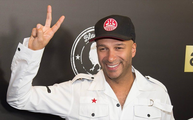 o-tom-morello-den-leei-na-isuxasei