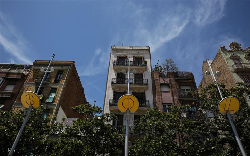 fotografiko-taksidi-stous-dromous-tis-kalokairinis-barkelonis