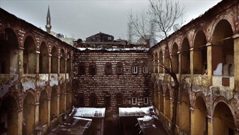 ta-akefala-xania-mias-ksexasmenis-polis