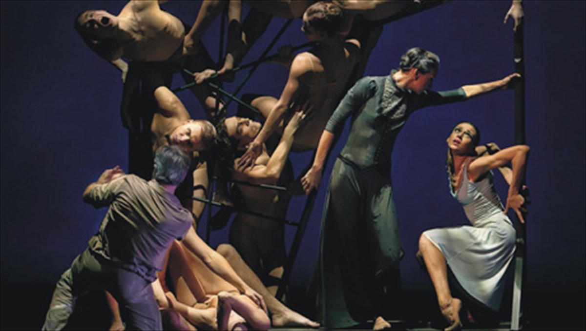 o-mporis-aifman-xorografei-to-erotiko-pathos-tou-ronten