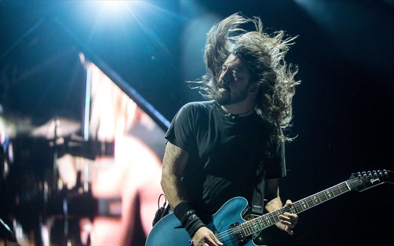 ena-ntokimanter-apodeiknuei-to-megalo-talento-tou-dave-grohl