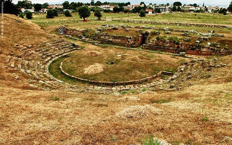 to-arxaio-theatro-tis-eretrias-anoigei-tis-pules-tou-meta-apo-40-xronia