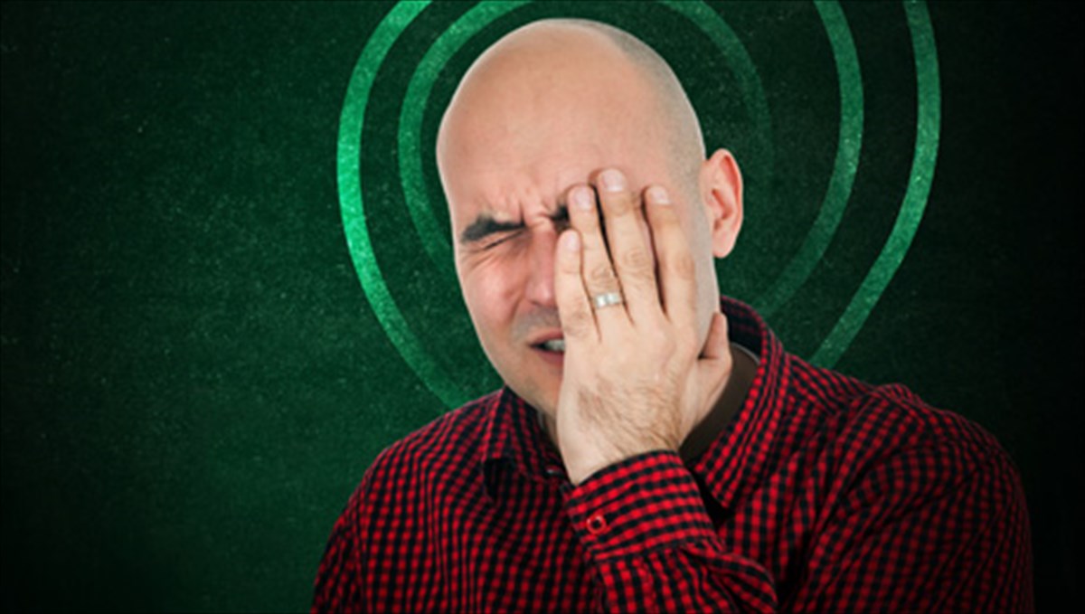 o-antras-pou-prospathouse-na-thumithei-ti-gunaika-tou