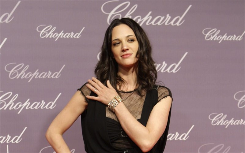 sto-fos-kataggelies-kata-tis-asia-argento-gia-seksoualiki-parenoxlisi