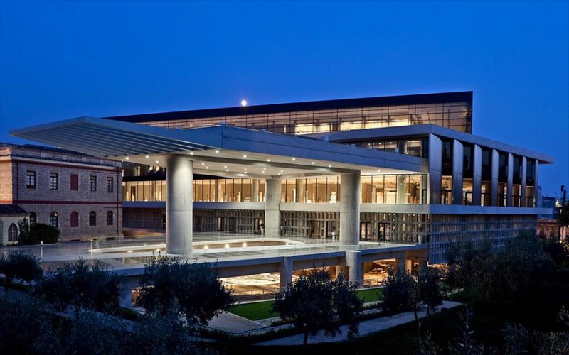 i-panselinos-tou-augoustou-fotizei-ton-elliniko-kinimatografo-sto-mouseio-akropolis