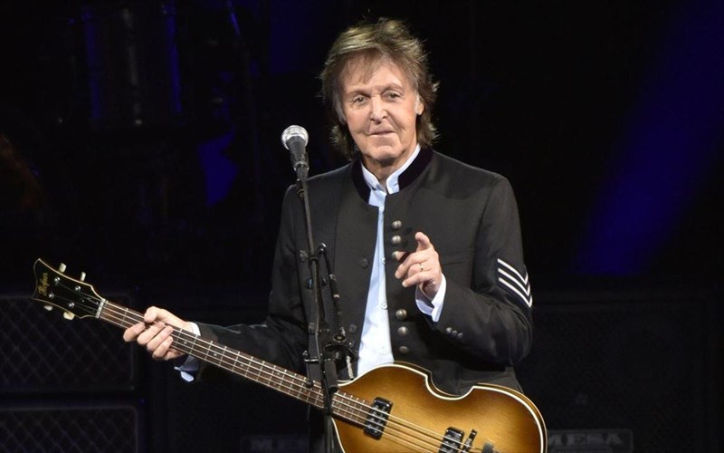 o-paul-mccartney-eksistorei-pos-katelikse-gia-ennea-meres-se-giaponeziki-fulaki