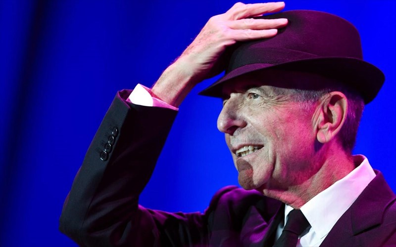 mia-magiki-nuxta-afieromeni-ston-leonard-cohen-ston-kipo-tou-megarou