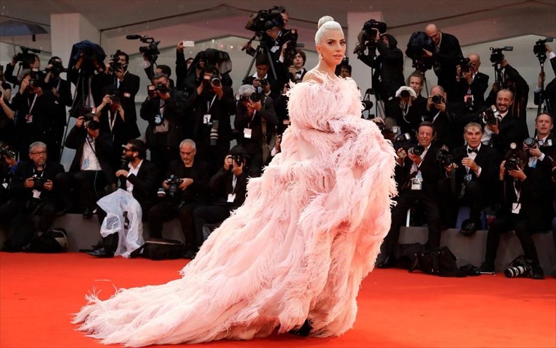 oute-oi-keraunoi-mporoun-na-stathoun-empodio-stin-lady-gaga