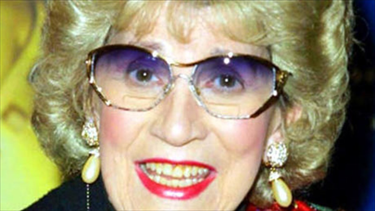 pethane-i-tragoudistria-pati-antrious-tragoudistria-pati-antrious