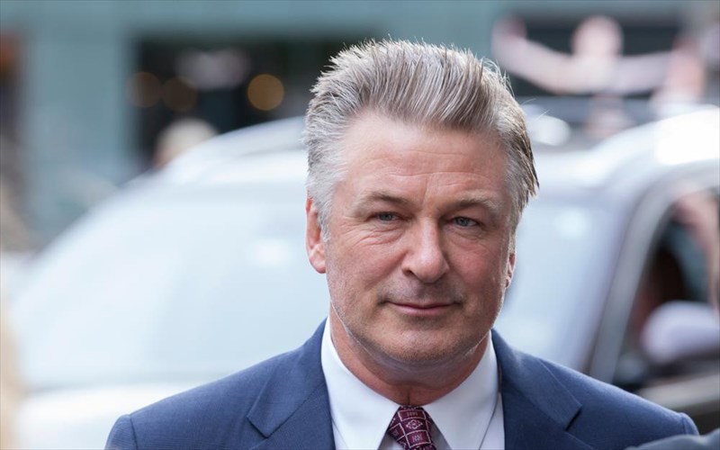 den-tha-doume-telika-ton-alec-baldwin-sto-Joker-me-ton-Joaquin-phoenix