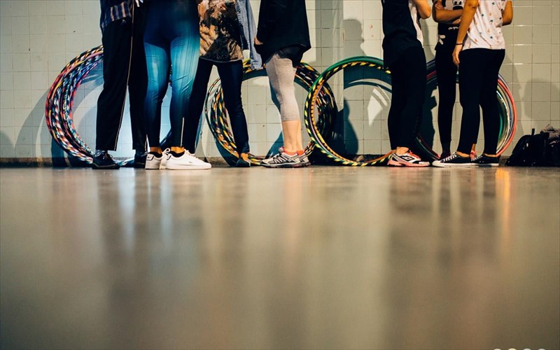 pame-gia-hula-hoop-sto-romantso